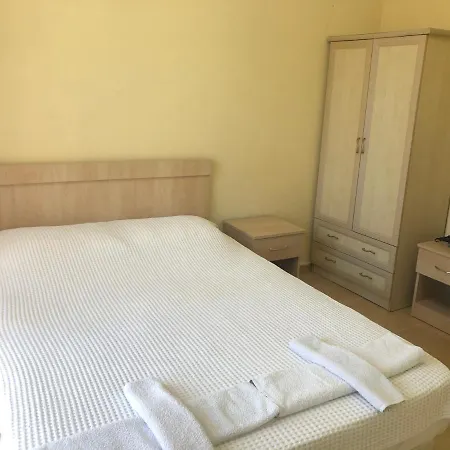 Kat 2 Havuz Manzara Apartment *